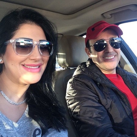 زوجة صابر الرباعي تستعرض جمالها بصورة "سيلفي" بالسيارة