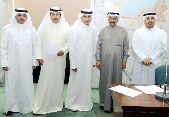 م علي الموسى ومحمد المعجل وعبدالله الكندري واحمد البغيلي ونايف السور احمد علي 