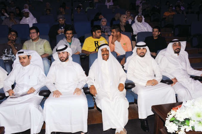  الفنان القدير محمد جابر ودمحمد المهنا ومحمد الزلزلة في مقدمة الحضور 