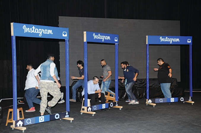  مشهد من مسرحية انستفهام 