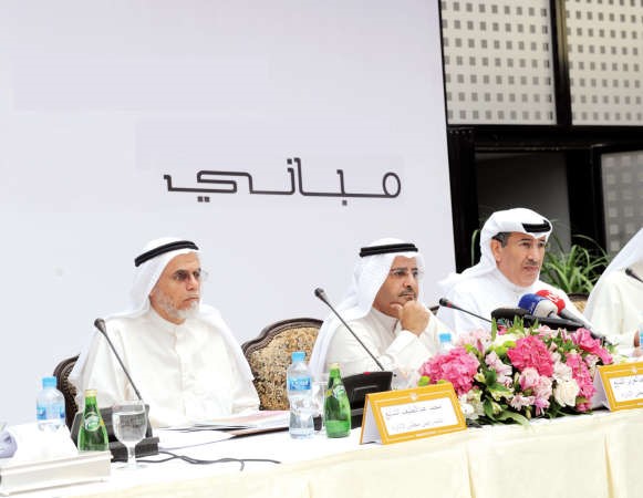 من اليمين وليد الشريعان ومحمد عبدالعزيز الشايع ومحمد عبداللطيف الشايع ﻿