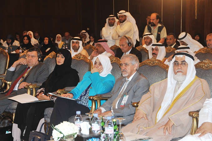 هند الصبيح ودعبد المحسن الجارالله الخرافي ودهلال الساير في مقدمة الحضور 