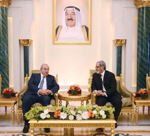 نائب رئيس جمهورية العراق اياد علاوي لدى وصوله البلاد للمشاركة في المانحين 3
