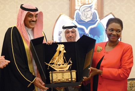 الشيخ صباح الخالد مكرما البارونة فاليري اموس