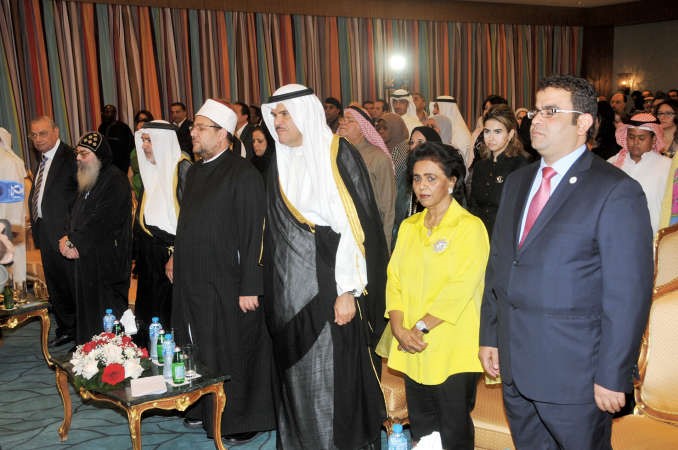 الشيخ سلمان الحمود ودمحمد جمعة والشيخة فريحة الاحمد ودحمدي قنديل والشيخ خليفة بن حمد في مقدمة الحضور﻿
