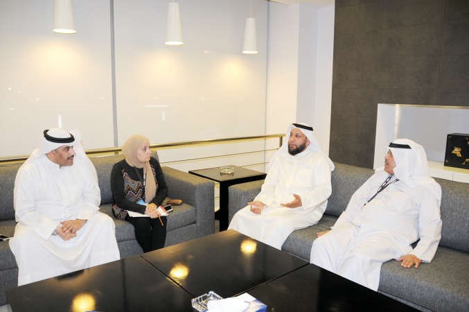 نائب رئيس التحرير الزميل عدنان الراشد والزميلة بشرى شعبان مع جمال الدوسري واحمد السريع﻿