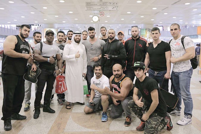 النجم لازار مع اللاعبين ﻿