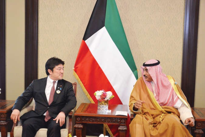 الشيخ صباح الخالد مع وزير الدولة للشؤون الخارجية في اليابان ياسوهيدي ناكاياما ﻿