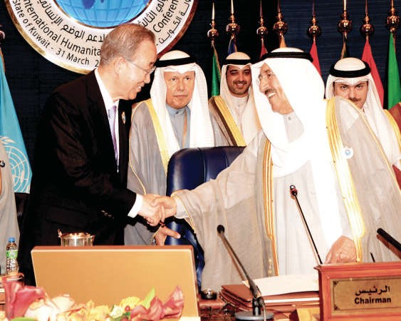 صاحب السمو الامير الشيخ صباح الاحمد مصافحا الامين العام للامم المتحدة بان كي مونمحمد هاشم﻿