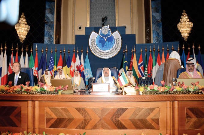 صاحب السمو الامير الشيخ صباح الاحمد والامين العام للامم المتحدة بان كي مون والشيخ صباح الخالد خلال افتتاح المؤتمر الدولي الثالث لدعم الوضع الانساني في سوريةمحمد هاشم﻿