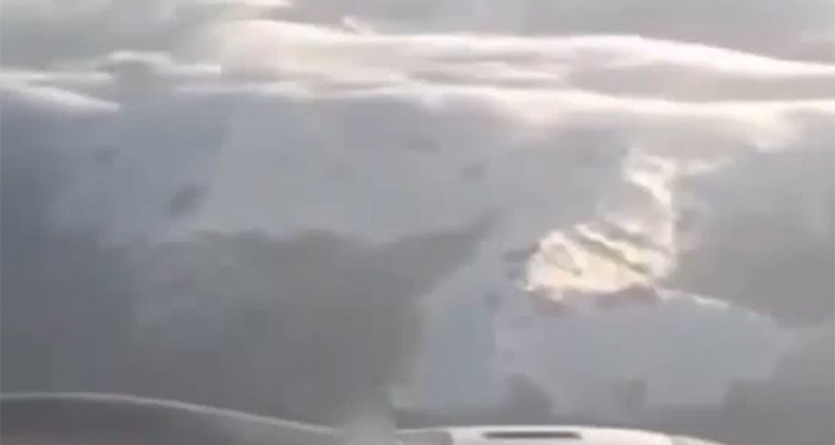 بالفيديو.. مسافر يوثق اللحظات الأخيرة لركاب الطائرة الألمانية وهي تهوي بهم