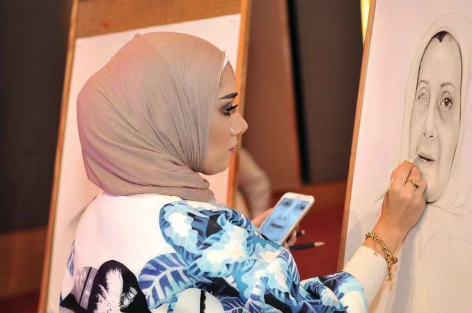 احدى فقرات الرسم على هامش الحفل﻿