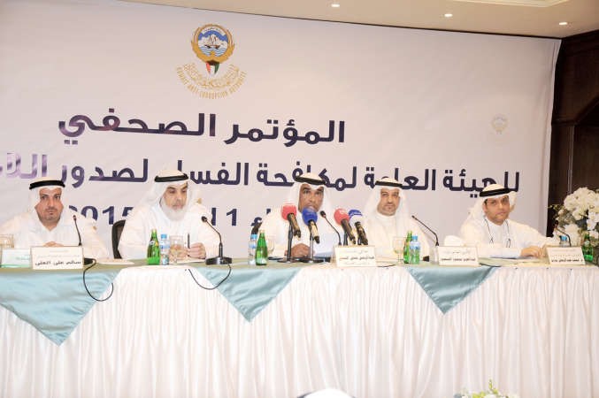 المستشار عبدالرحمن النمش متحدثا خلال المؤتمر الصحافي بحضور سالم العلي وعبدالعزيز المنصور ودمحمد عبدالرحمنمحمد خلوصي