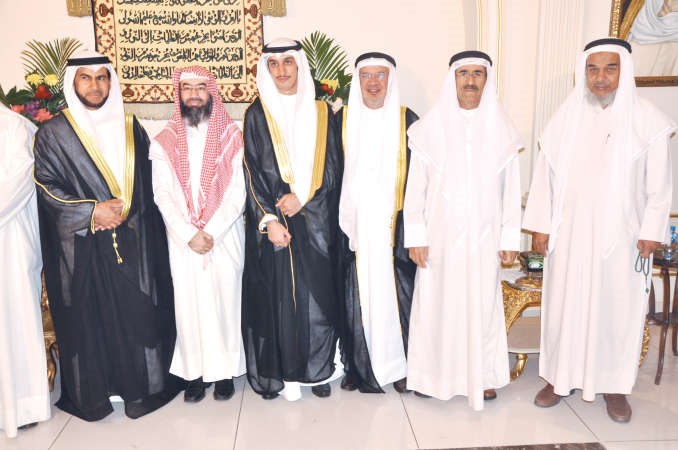 محمد المرهون ومحمد الكندري ودنبيل العوضي يباركون﻿