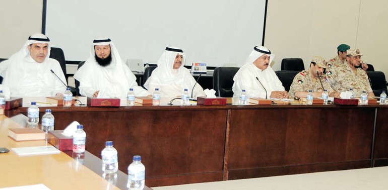 دعبدالله الطريجي وداحمد مطيع وحمد سيف وخلف دميثير وبعض القيادات الامنية
