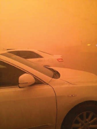 العاصفة احالت نهار منطقة الحفر السعودية الى ظلامصحيفة وئام الالكترونية