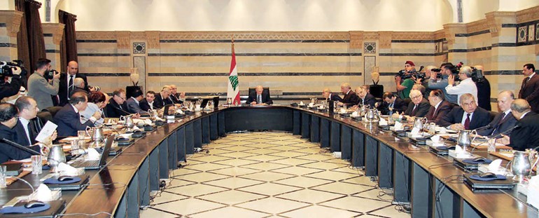 رئيس الوزراء اللبناني تمام سلام مترئسا جلسة مجلس الوزراء في السراي الحكومي امس محمود الطويل 