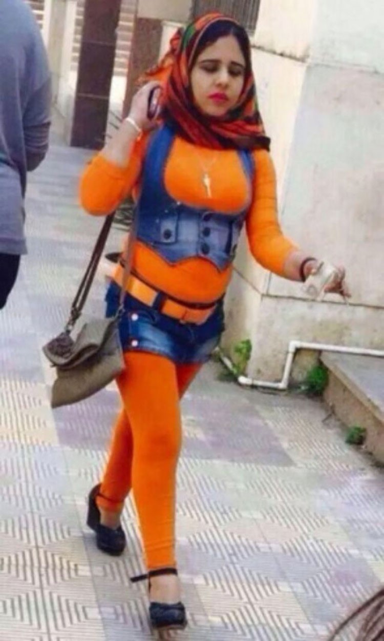 نيللي كريم تنتقد حجاب هذه الفتاة وتندهش منه.. شاهد صورتها
