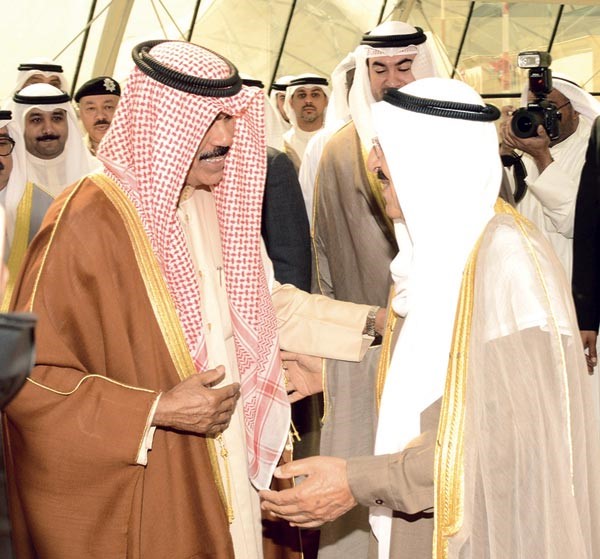صاحب السمو الامير الشيخ صباح الاحمد لدى مغادرته البلاد وفي وداعه سمو نائب الامير وولي العهد الشيخ نواف الاحمد