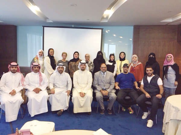 المشاركون بالدورة في لقطة تذكارية
