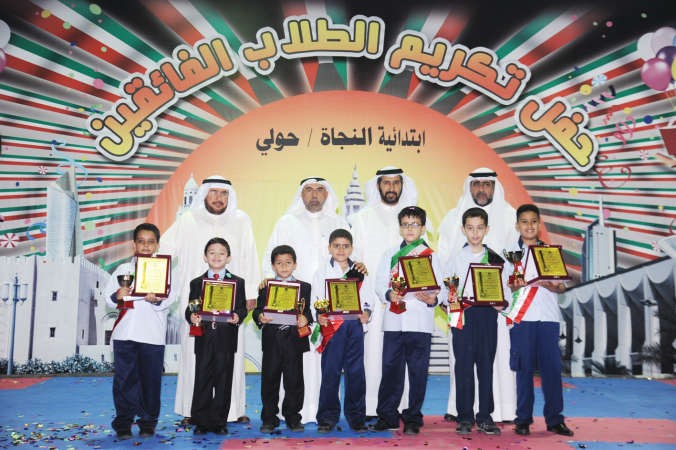  الكندري والصانع والعجمي وابوطالب مع اوائل الصفوف ﻿