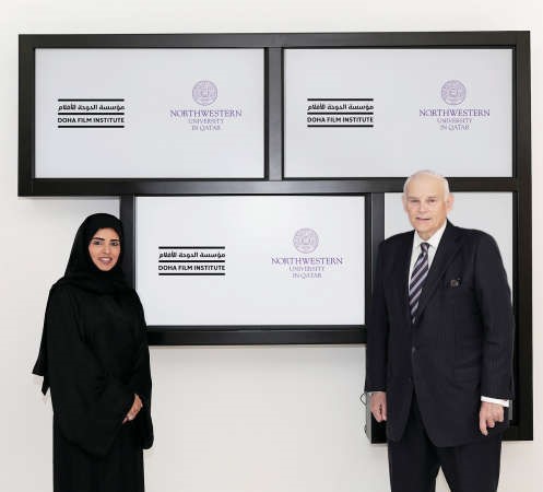عميد الجامعة ايفريت دينيس مع الرئيس التنفيذي بالدوحة للافلام فاطمة الرميحي 