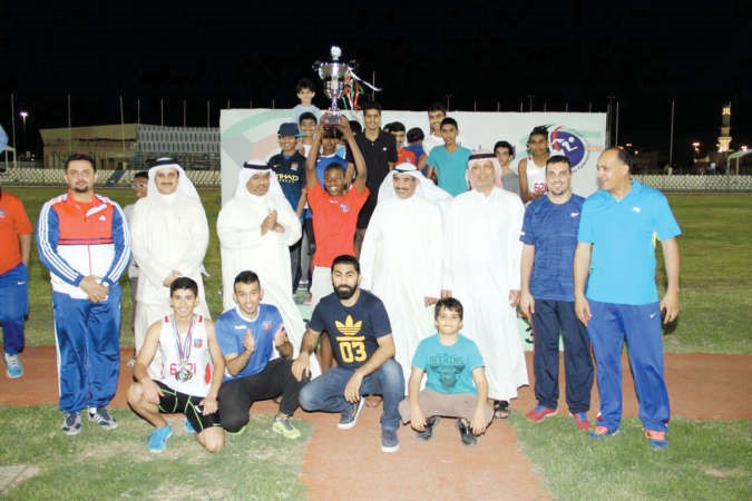 ﻿سيار العنزي يتوج فريق الكويت الحاصل على لقب الاشبال﻿