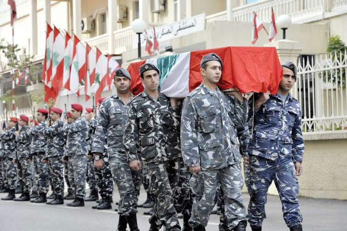  مراسم وداع الشهيد الرقيب علي البزال امام المستشفى العسكري في بيروت	محمود الطويل ﻿