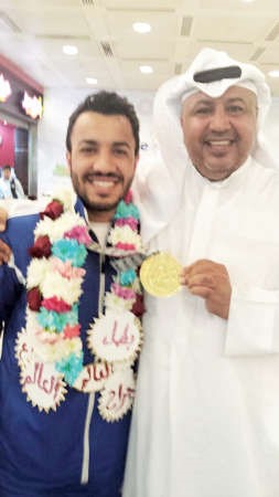 عبدالله الهزاع مع ولده جراح ﻿