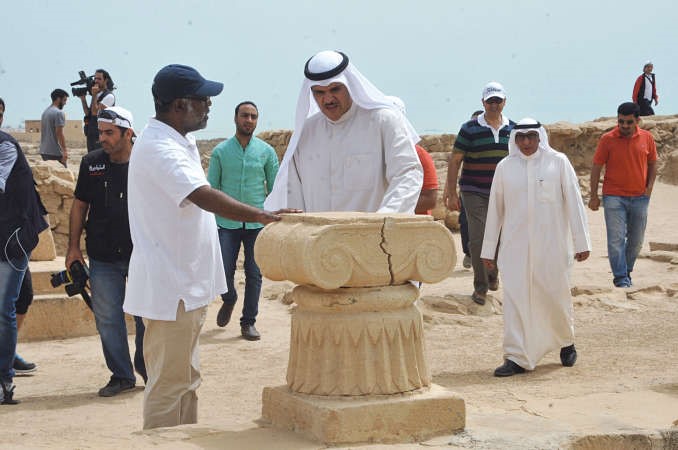 الوزير الحمود متفقدا بعض المعالم السياحية بجزيرة فيلكا﻿