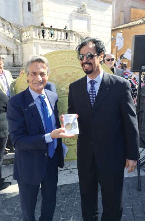 الشيخ علي الخالد خلال مشاركته في احتفال سك العملة التذكارية لمعرض اكسبو ميلانو 2015 