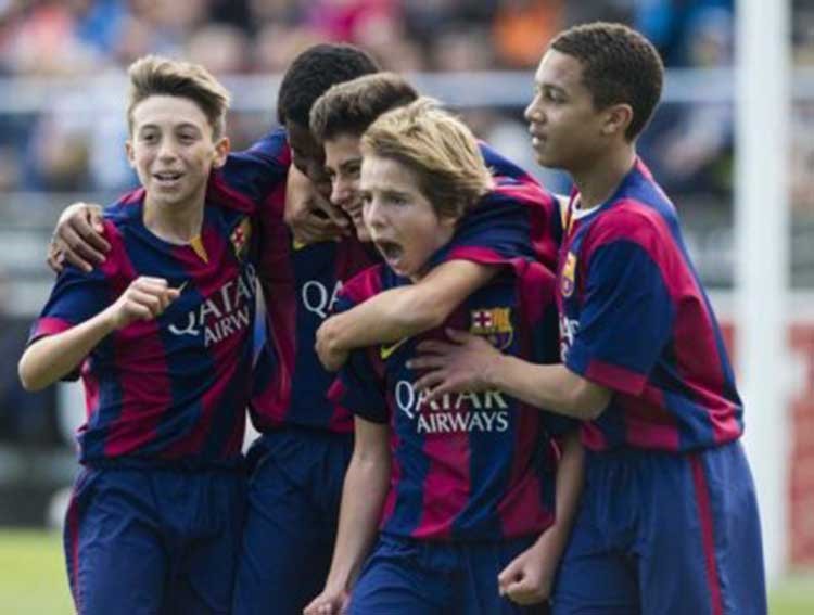 برشلونة يفوز على الريال في الكلاسيكو المصغر