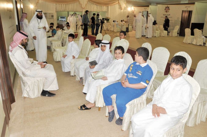عدد من المشاركين في المسابقة