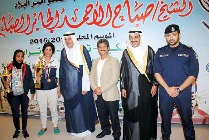 الشيخ سلمان الحمود ممثل صاحب السمو الامير مع رماة اتحاد الشرطة ﻿