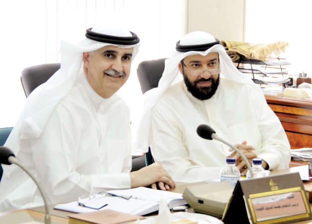دعلي العمير ونزار العدساني اثناء الاجتماع