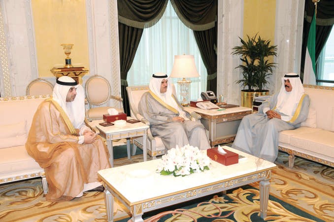 سمو نائب الامير مستقبلا الشيخ سلمان الحمود والشيخ محمد العبدالله ﻿