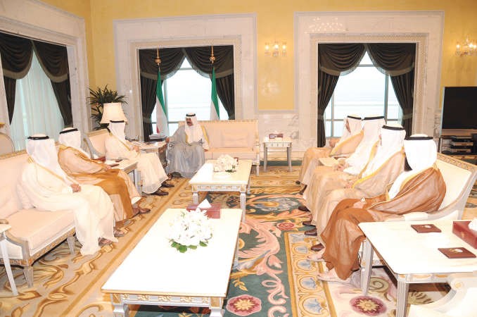 سمو نائب الامير وولي العهد الشيخ نواف الاحمد مستقبلا مرزوق الغانم واعضاء وفد المؤتمر البرلماني الدولي