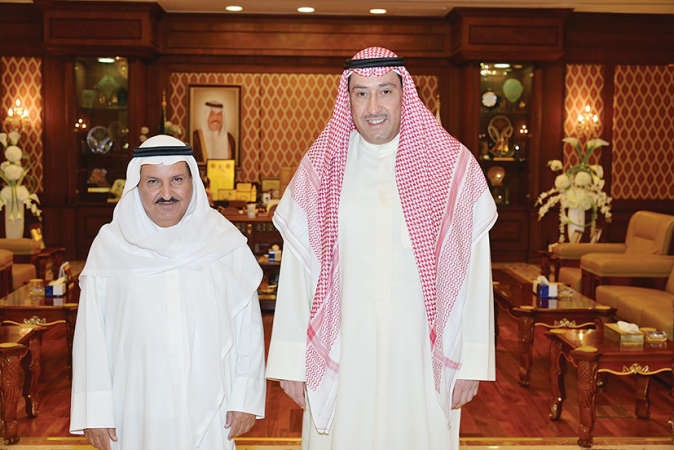 الشيخ فيصل الحمود مستقبلا المستشار محمد شرار 