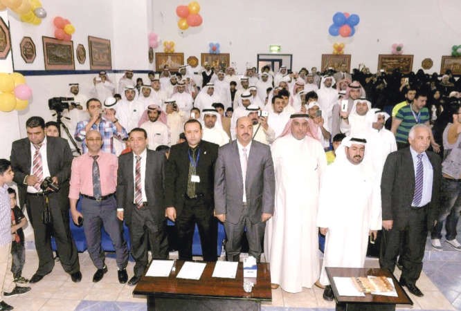 ناجي العنزي في مقدمة الحضور﻿
