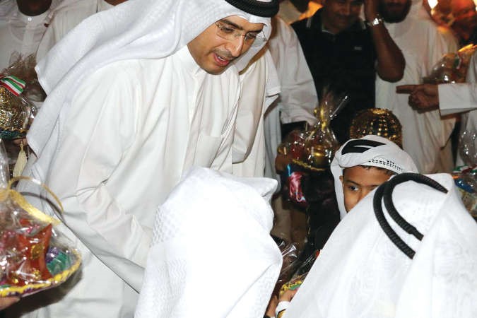 د هيثم الاثري خلال جولته في المعرض﻿