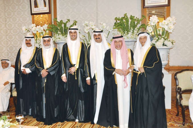 السفير السعودي دعبدالعزيز الفايز مع المعرس وعبدالله الخميس وماضي الخميس وعبدالعزيز الخميس ومسلم الزامل
