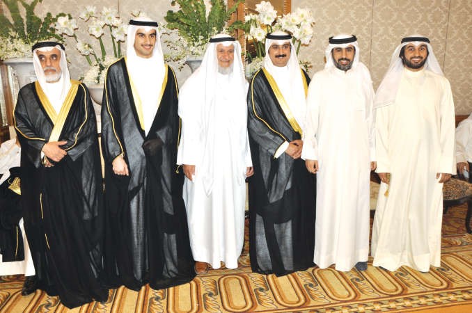 فارس الفهد وعلي عبدالله الخميس وعلي عبدالكريم الخميس يباركون