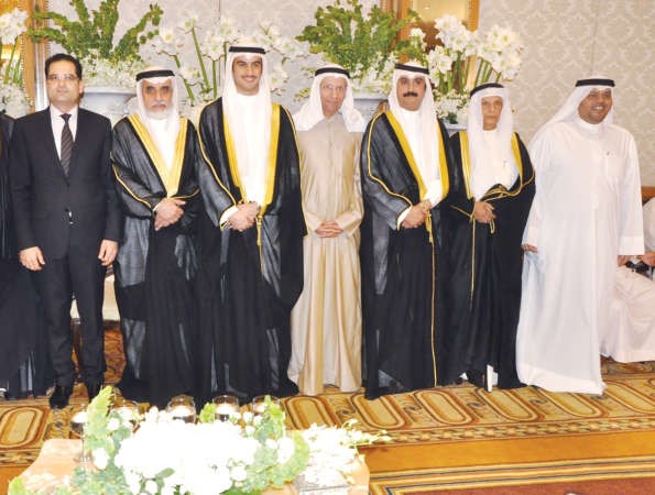 مفهد الصانع وعبدالوهاب الوزان والسفير التونسي نور الدين الري يباركون