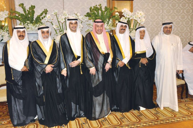 الشيخ فيصل الحمود مهنئا