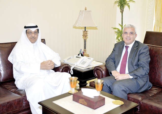 مبارك الخرينج خلال استقباله السفير الاردني