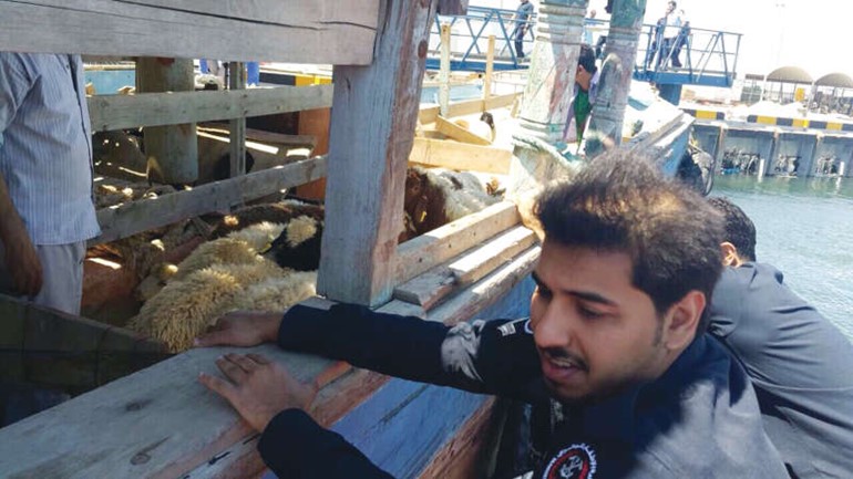 غواصو الاطفاء اثناء معالجة الثقب﻿