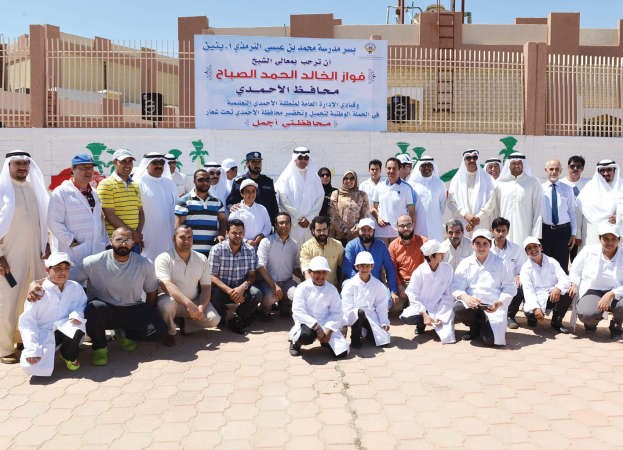 الخالد متوسطا المشاركين في المشروع