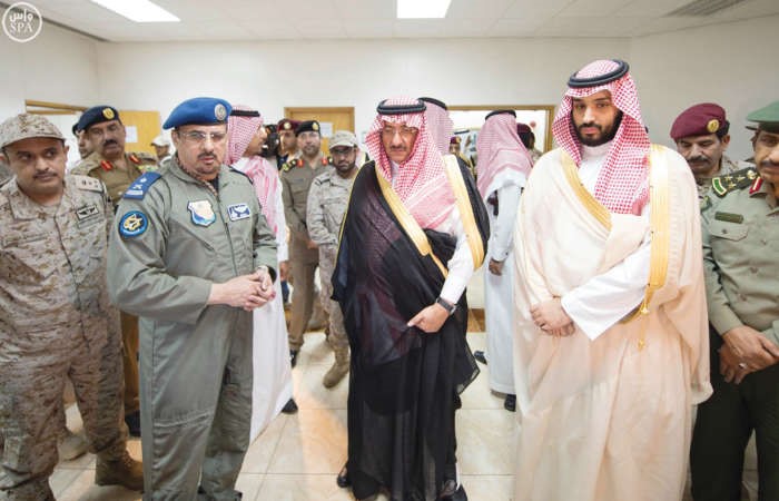 صاحب السمو الملكي الامير محمد بن نايف ولي ولي العهد وزير الداخلية وصاحب السمو الملكي الامير محمد بن سلمان وزير الدفاع خلال زيارتهما قاعدة الملك خالد ﻿