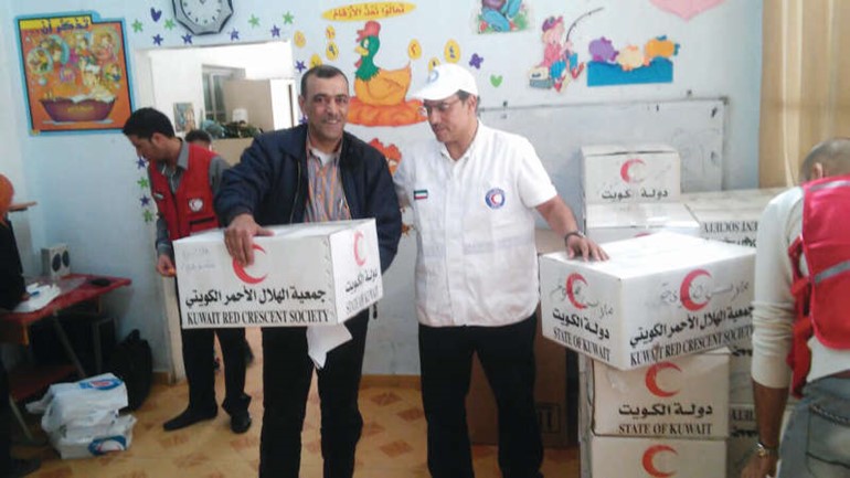 «الهلال الأحمر»: توزيع كسوة على 1000 أسرة سورية في الأردن