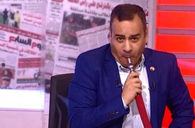 بالفيديو.. جابر القرموطي يدخن «الشيشة» على الهواء